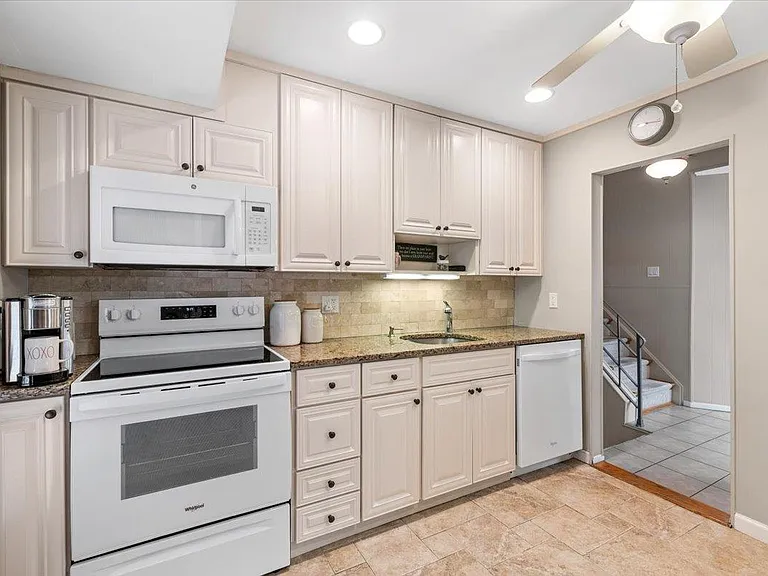 11 Halcourt Dr — Photo 1
