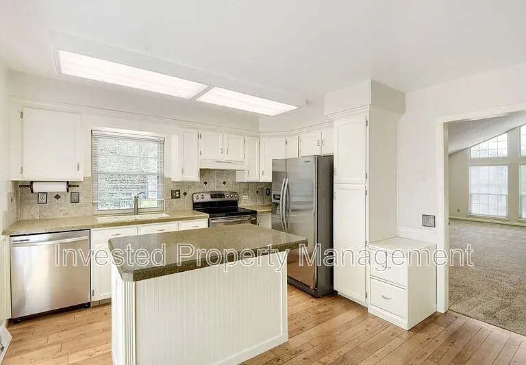 7956 S Vincennes Way — Photo 5