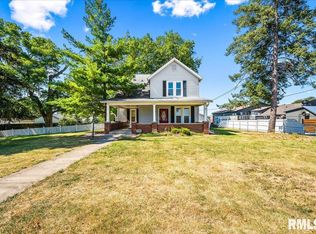 738 N Main St, Eureka, IL 61530