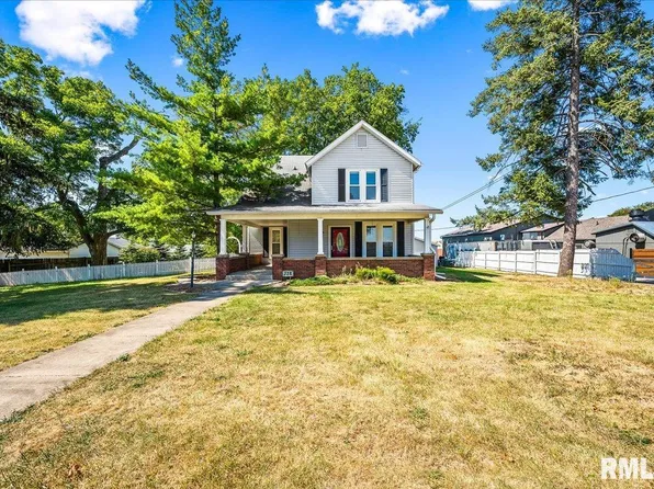 738 N Main St, Eureka, IL 61530