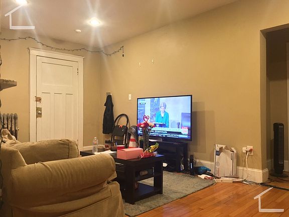 2nd image of 84 Egmont St #102