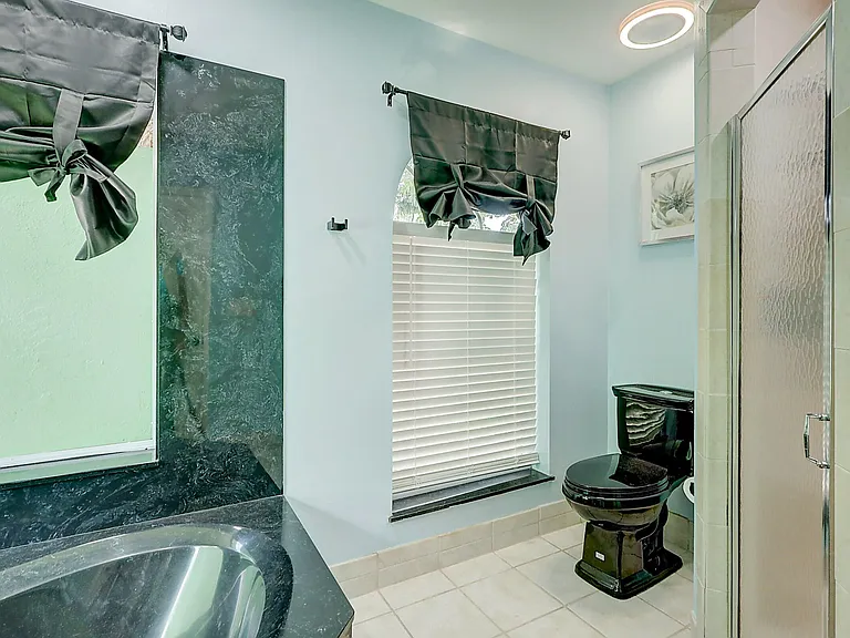 238 SW Grove Ave — Photo 22