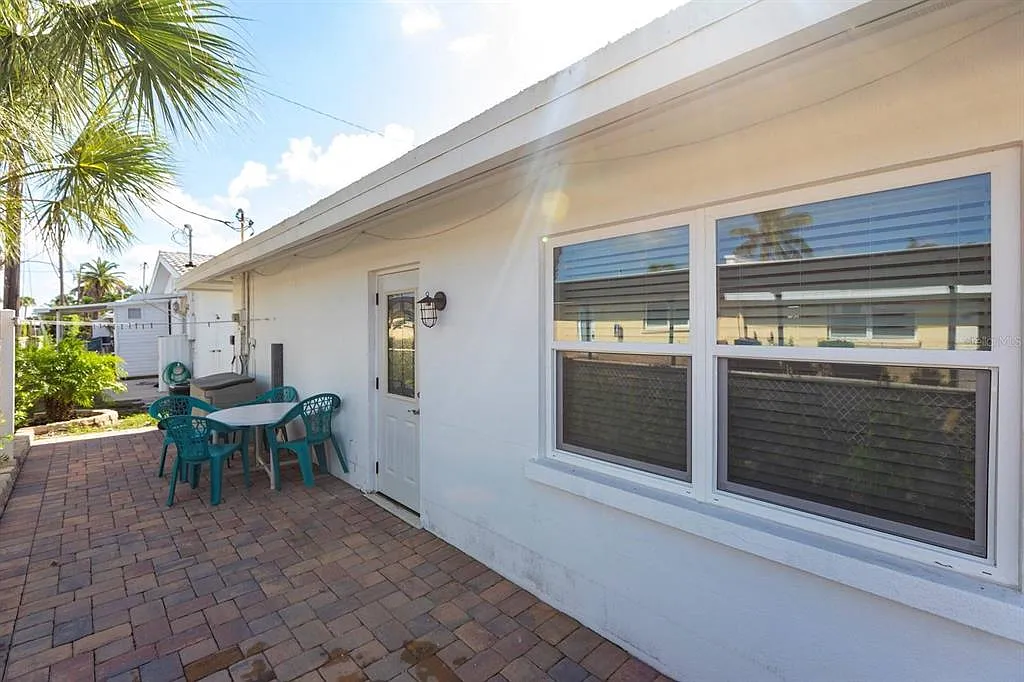 1 bed, 1.0 bath, 612 sqft, $7,470 — Photo 3