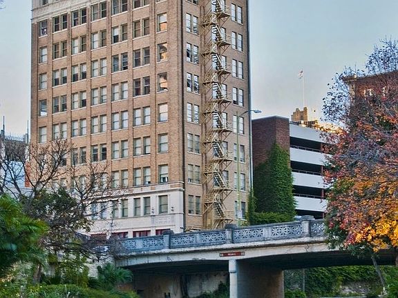 4th image of 152 E Pecan St APT 601