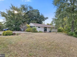 90 Hull Dr, York, PA 17404