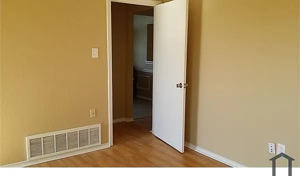 3 bed, 1364 sqft, $2,350 — Photo 3