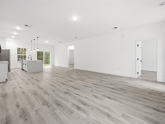 5th image of 3741 W FOREST DRIVE W