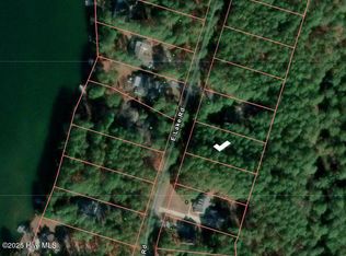 9 E Lake Rd, Wagram, NC 28396