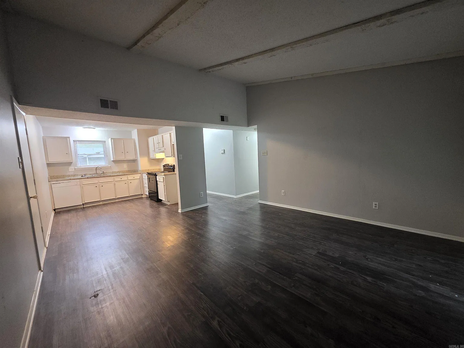 3 bed, 1.5 bath, 1024 sqft, $1,195 — Photo 2