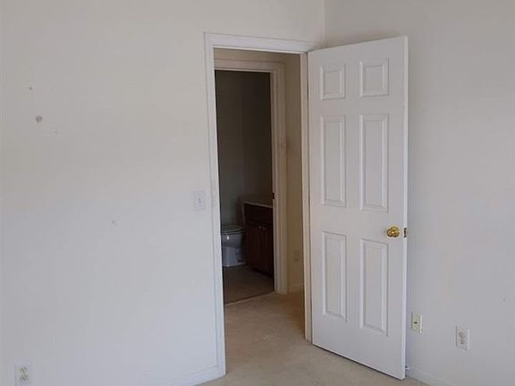 2nd image of 103 Corbin Hill Cir