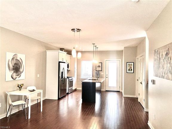 4th image of 15 Atterbury Blvd