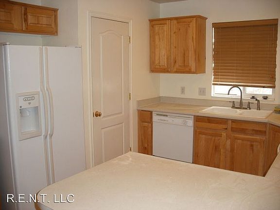 4th image of 857 E Forest Park Ct