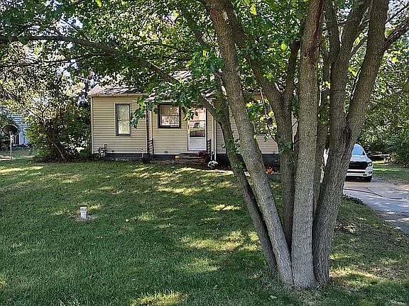 2nd image of 3611 E Bristol St