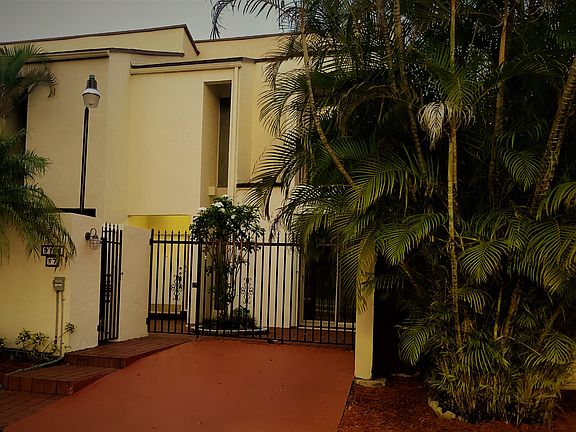3rd image of 9155 Fontainebleau Blvd APT 7