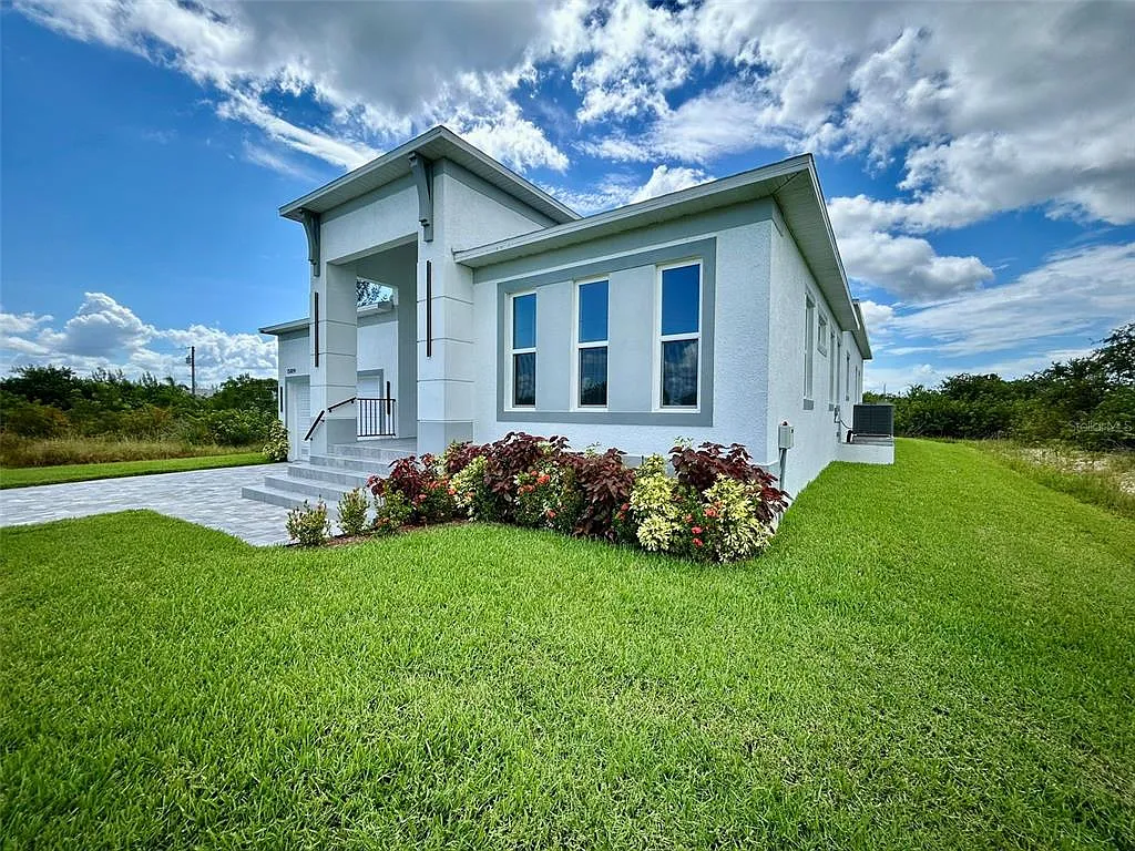 4 bed, 3.5 bath, 2660 sqft, $2,895 — Photo 2