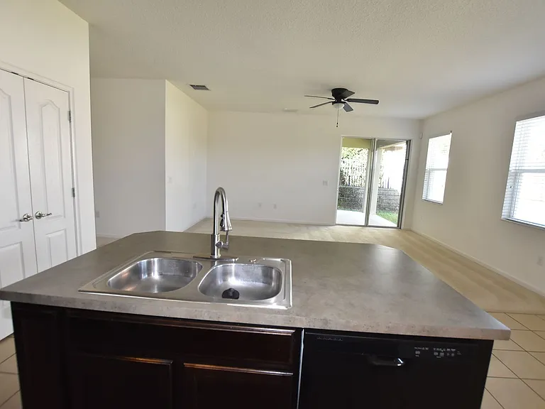 2279 Sabastian St — Photo 4