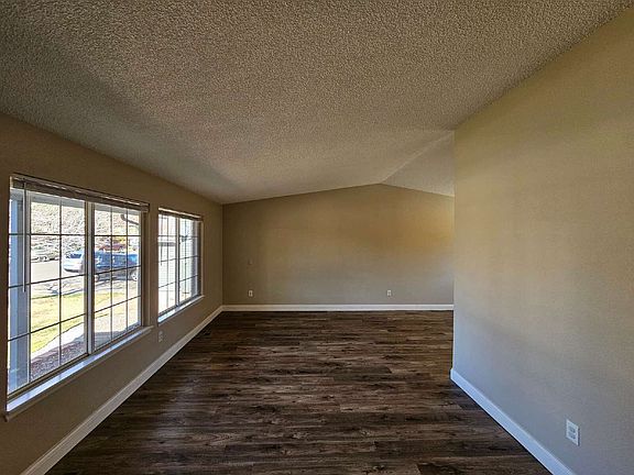 4th image of 180 Prairie Ridge Rd