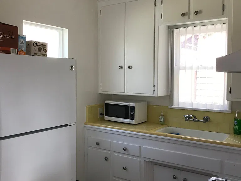 441 Olive Ave #B — Photo 4