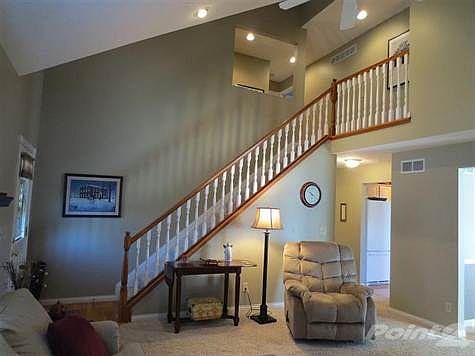 <b><em>HIGH QUALITY HANDRAIL & SPINDLES!</b></em>