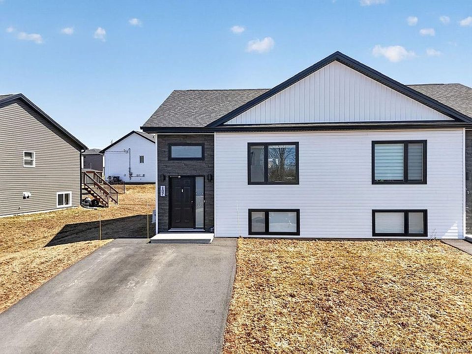 1st image of 107 Francfort Cres