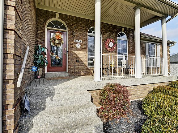 5th image of 352 Fernwood Dr