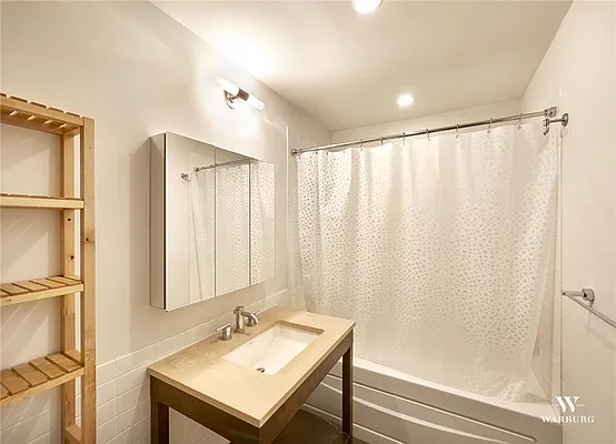 Sold by Warburg | media 8