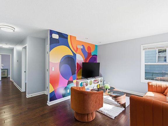 3rd image of 618 W 85th Ter