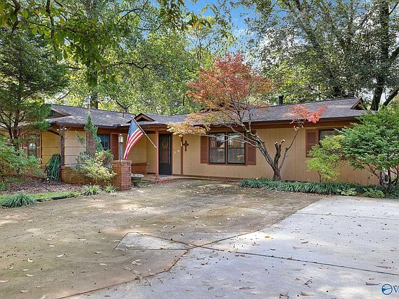 2nd image of 913 Woodall Ln NW