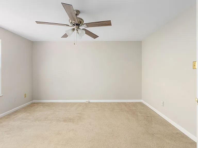 12894 Effingham Ct — Photo 23