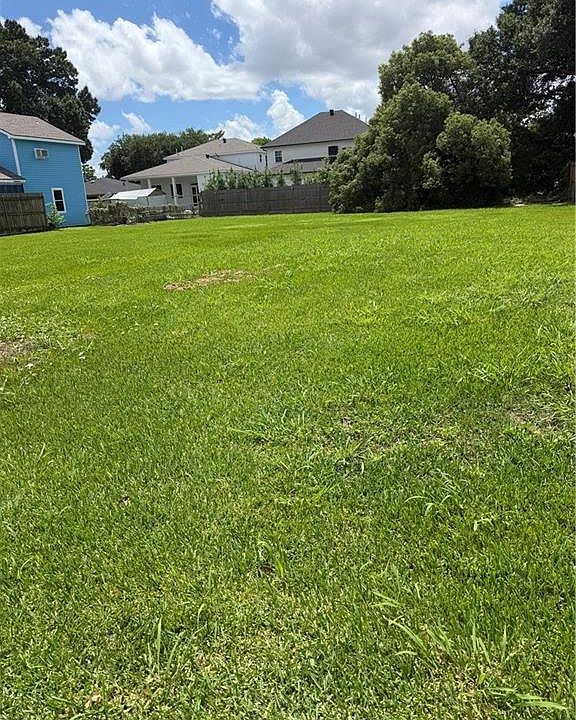1st image of 524 Papworth Ave