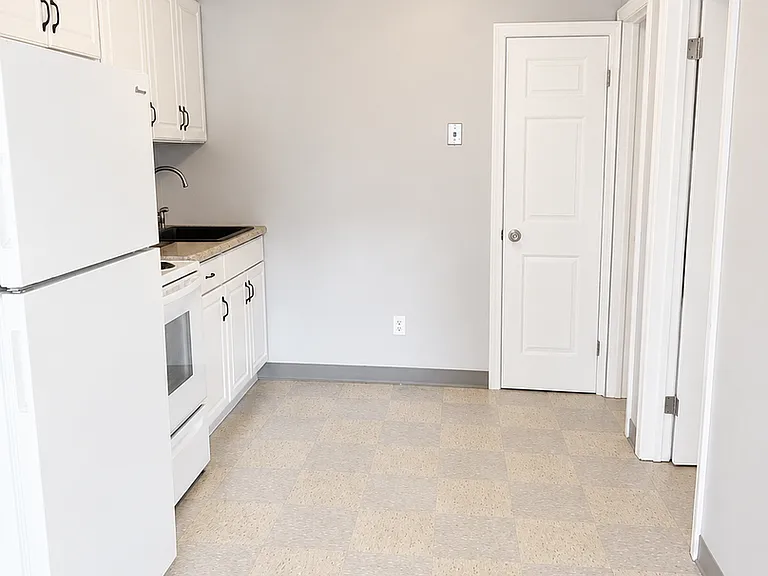 62-70 E Main St #G — Photo 4