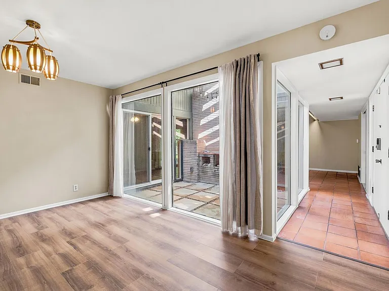 1127 Mount Rainier Dr — Photo 13