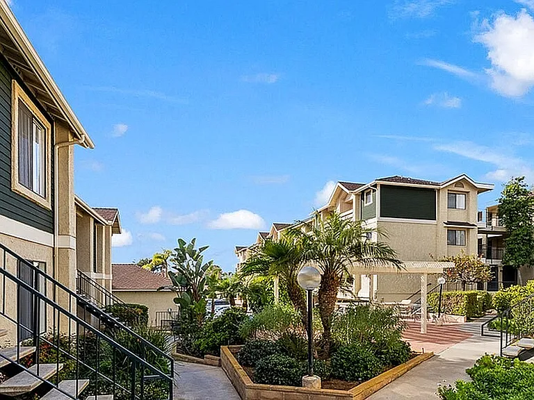 Encinitas Terrace Apartment Homes — Photo 4