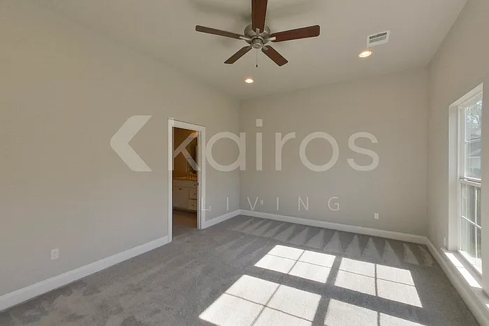 6405 Roux Dr — Photo 9