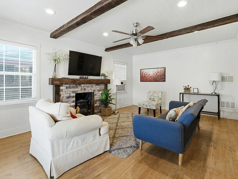 1032 W Center St — Photo 4