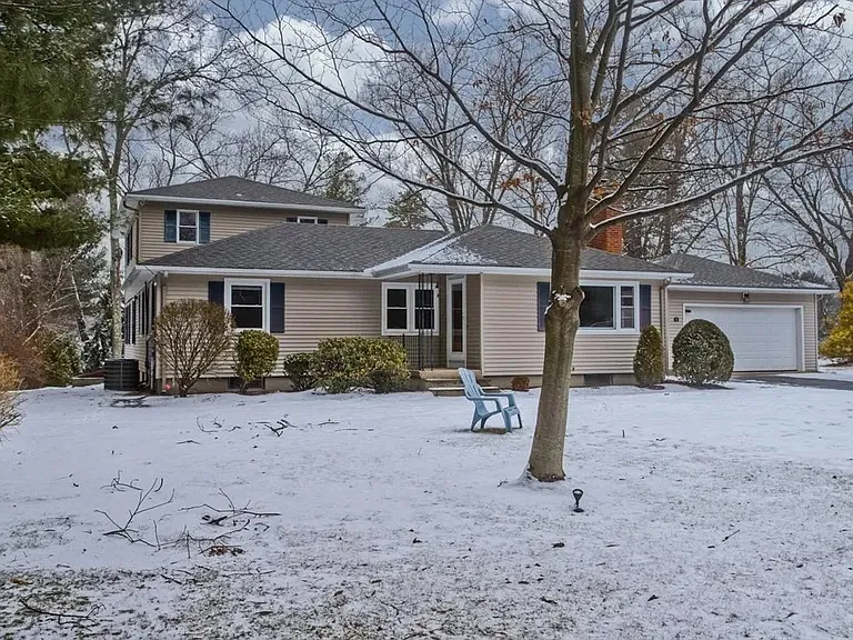 128 Birch Rd — Photo 2