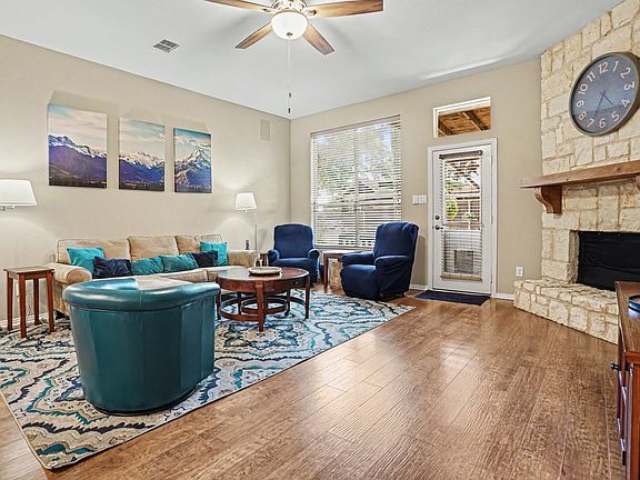 5th image of 2801 Warwick Dr