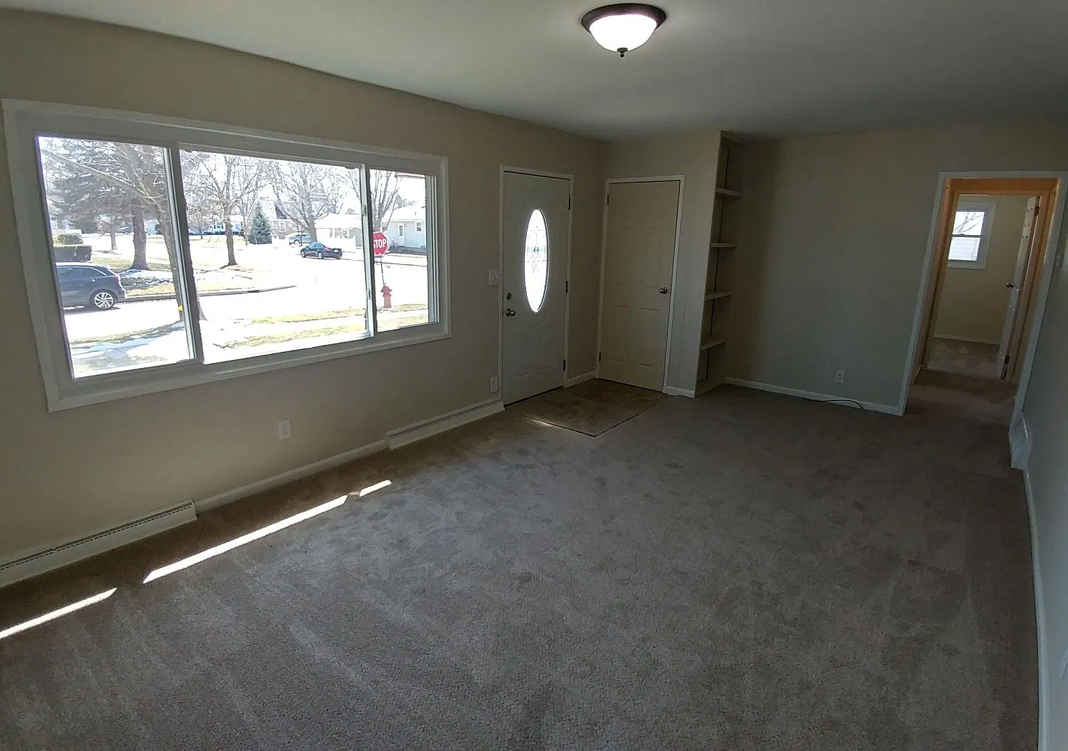 3 Bedroom 1 Bath Adorable Cape Cod — Photo 3
