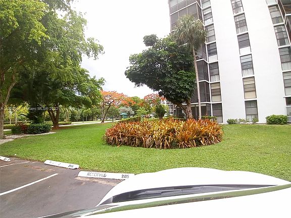 3rd image of 20400 W Country Club Dr APT 207