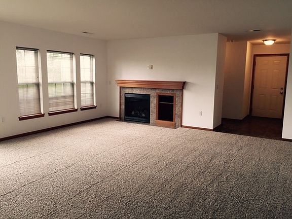 3rd image of 4715 Poplar Creek Dr