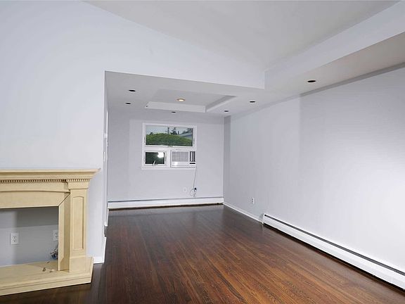 5th image of 240 W 19th St