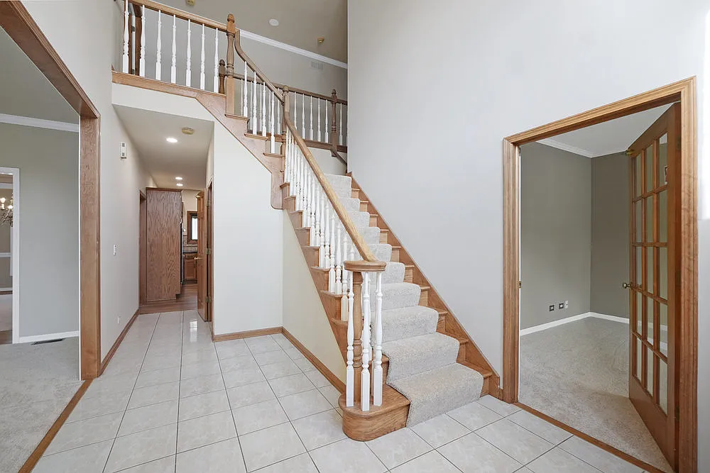 5 bed, 2.5 bath, 3341 sqft, $5,800 — Photo 2