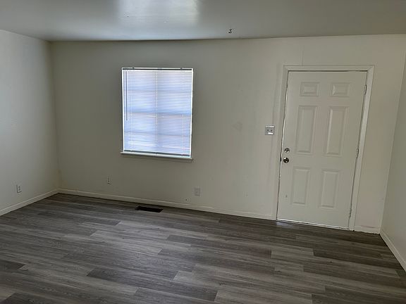 3rd image of 123 W 32nd St S