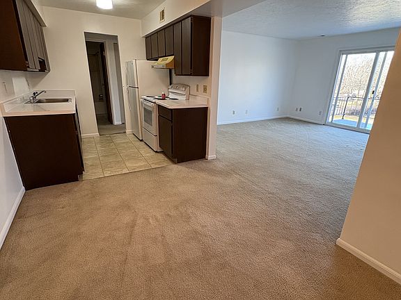 2nd image of 8 Griffin Ct APT 12