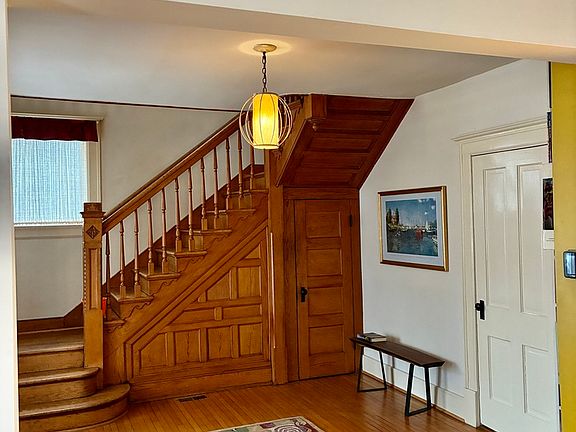 3rd image of 1009 W Church St