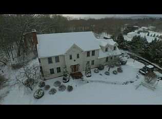 4 Meadow Ln, Southampton, MA 01073