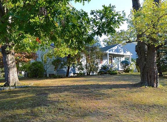3rd image of 983 Canton Dr