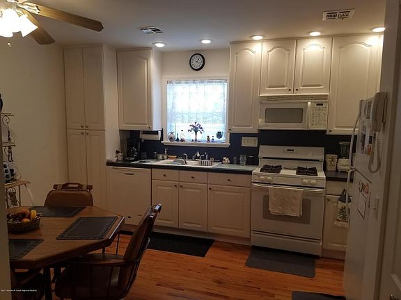 5th image of 426 Costa Mesa Dr