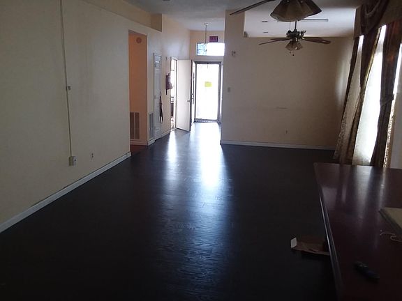3rd image of 2215 Cromwell Dr
