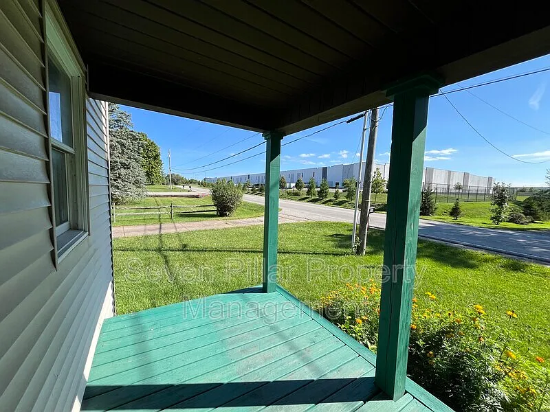 3 bed, 2.0 bath, 1282 sqft, $1,500 — Photo 3
